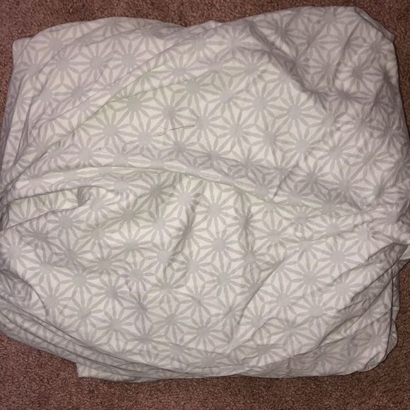 2 colored fitted full sheets- tan and snowflake- preowned - Picture 7 of 8